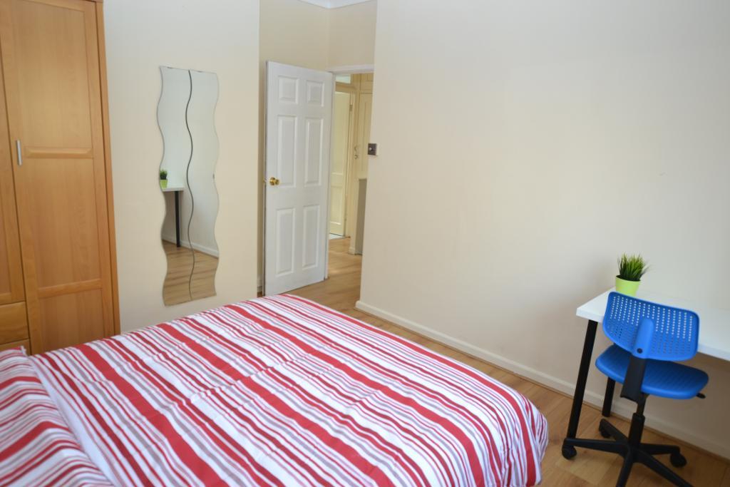 5 Bedroom Terraced to Rent in London, E14 7QY