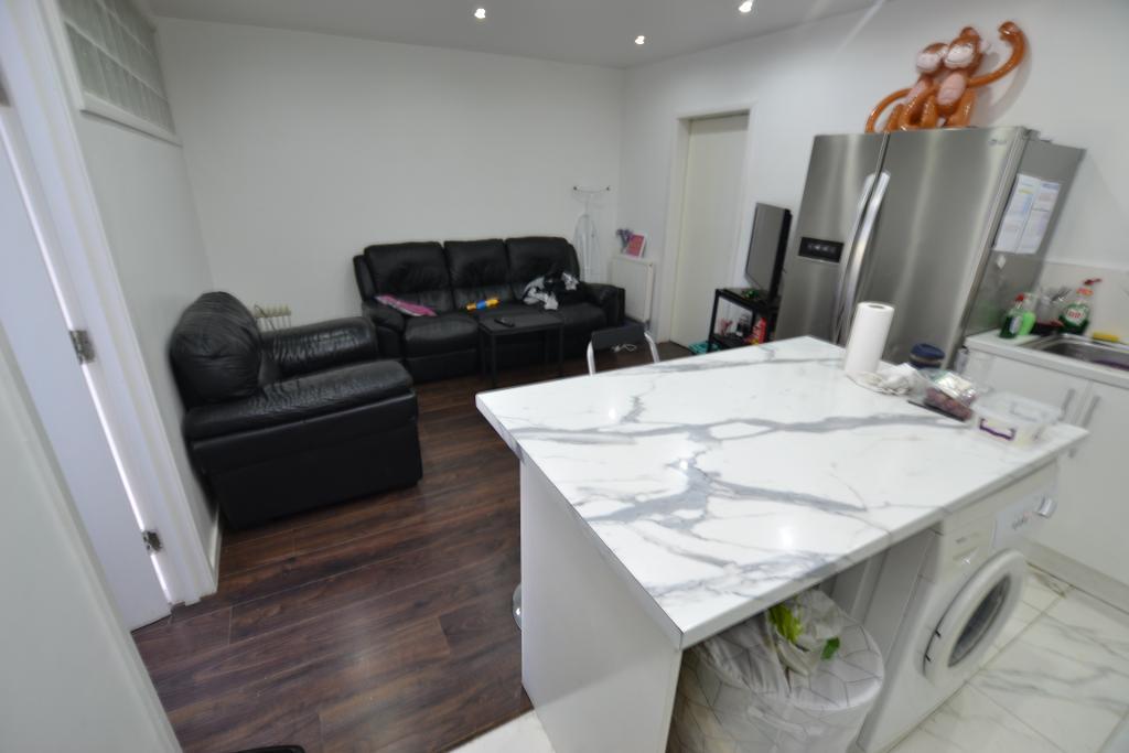 1 Bedroom House Share to Rent in London, E14 7TH