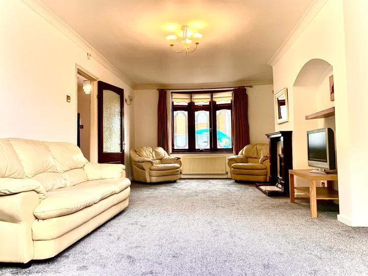 4 Bedroom End Terraced to Rent in Chadwell Heath, RM8 1RB