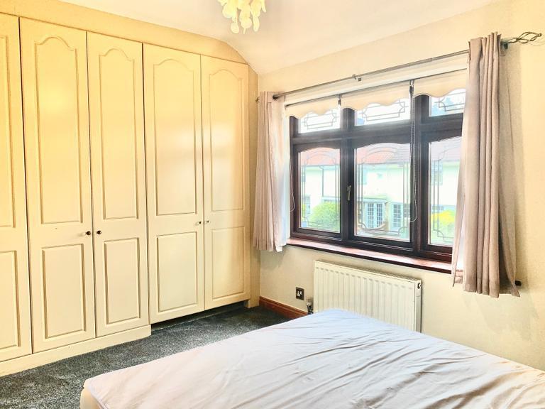 4 Bedroom End Terraced to Rent in Chadwell Heath, RM8 1RB