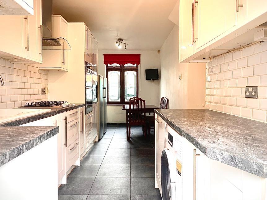 4 Bedroom End Terraced to Rent in Chadwell Heath, RM8 1RB