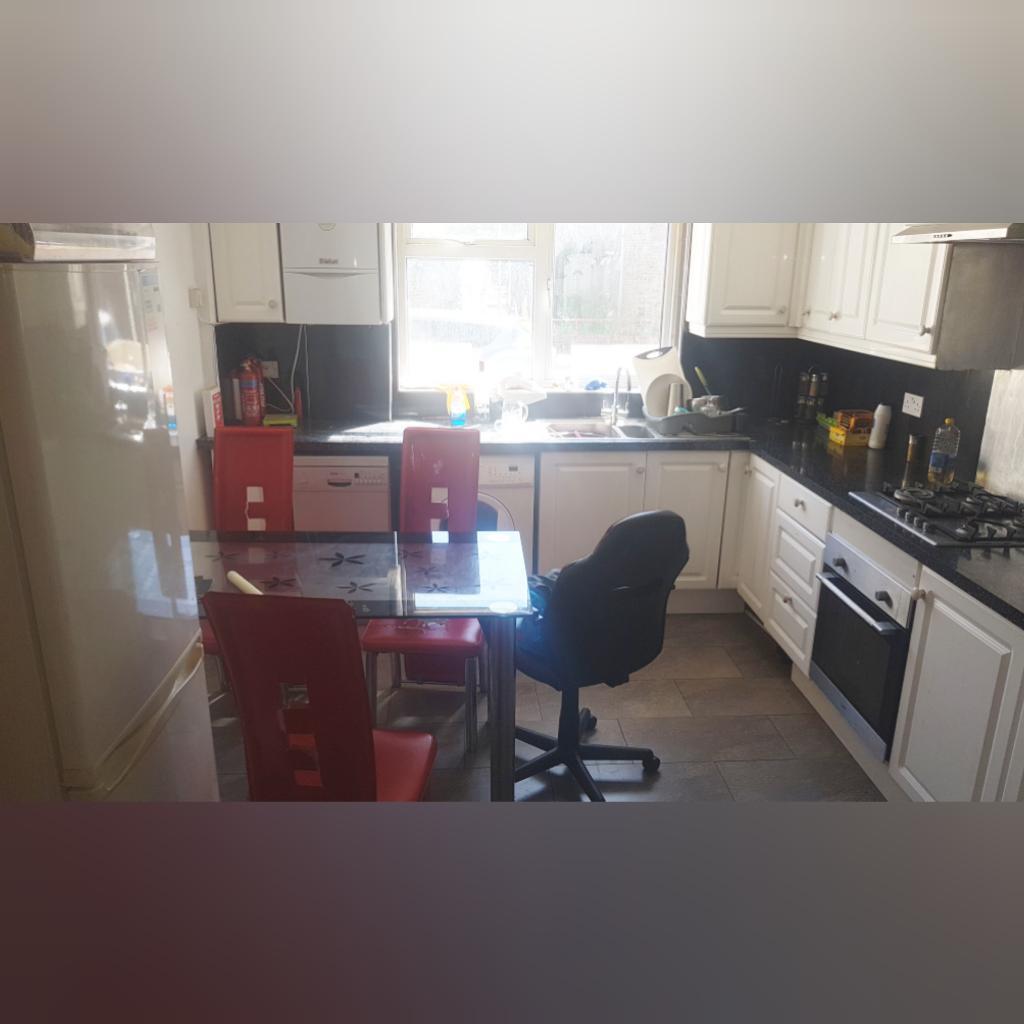 1 Bedroom House Share to Rent in London, E15 1AU