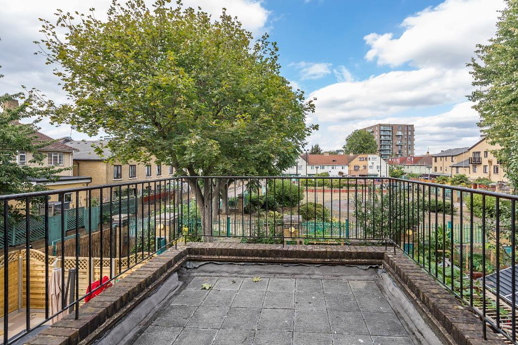 6 Bedroom Terraced to Rent in London, E14 7RS