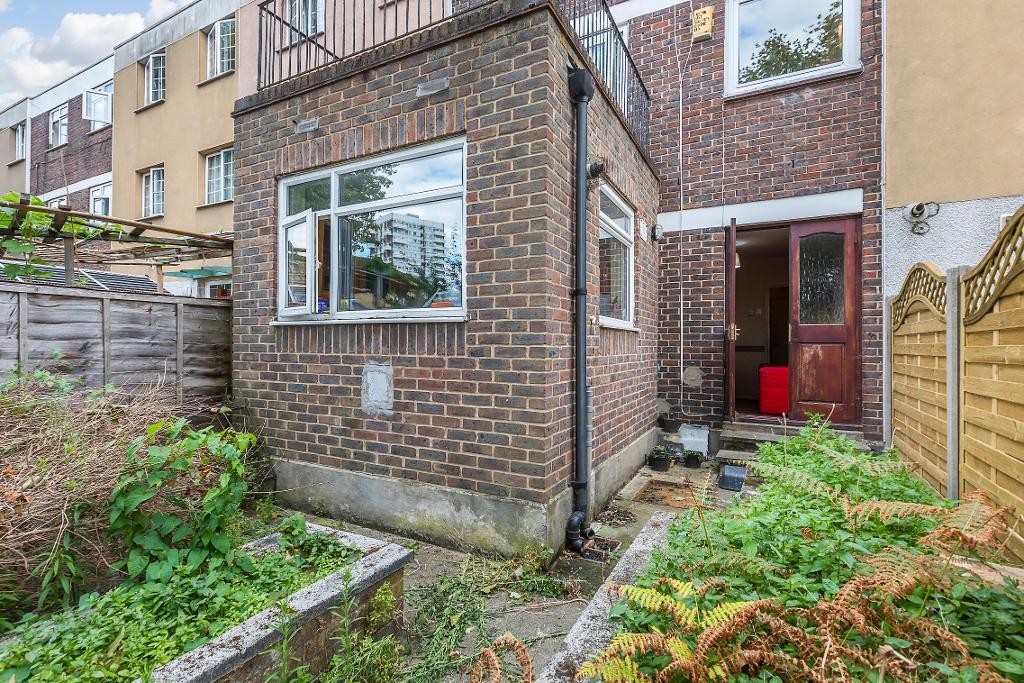 6 Bedroom Terraced to Rent in London, E14 7RS