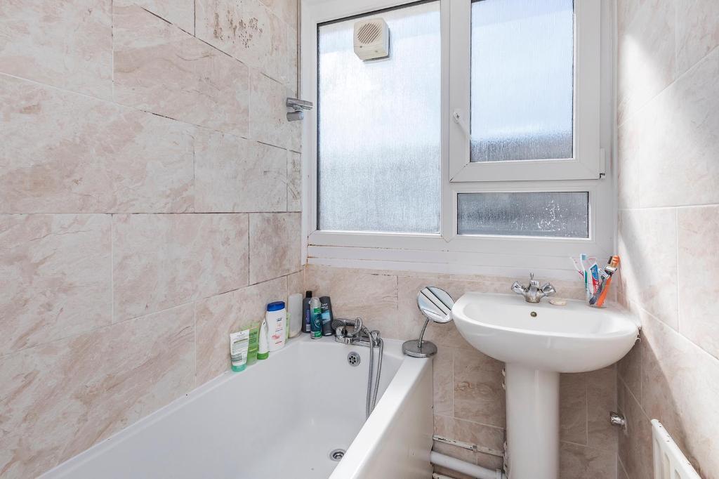 4 Bedroom End Terraced to Rent in London, E3 4TQ