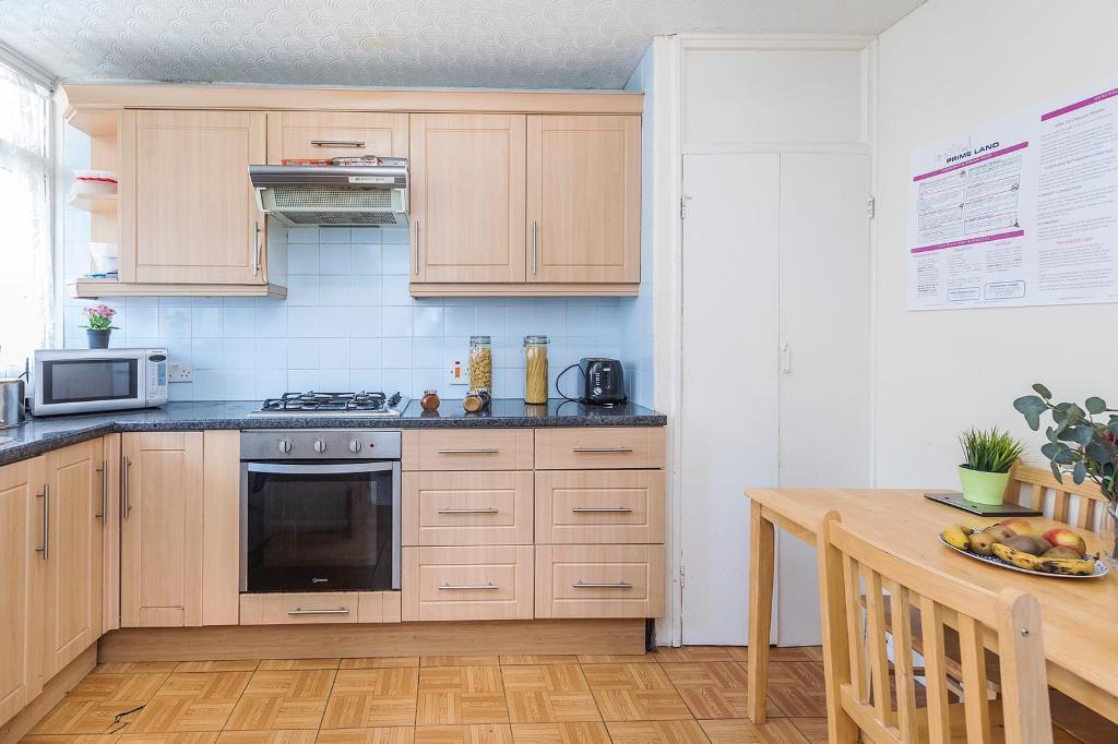 4 Bedroom End Terraced to Rent in London, E3 4TQ