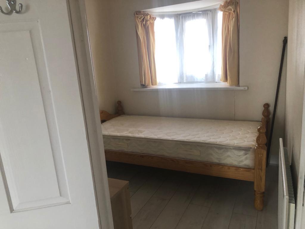 5 Bedroom Terraced to Rent in London, IG1 3QF