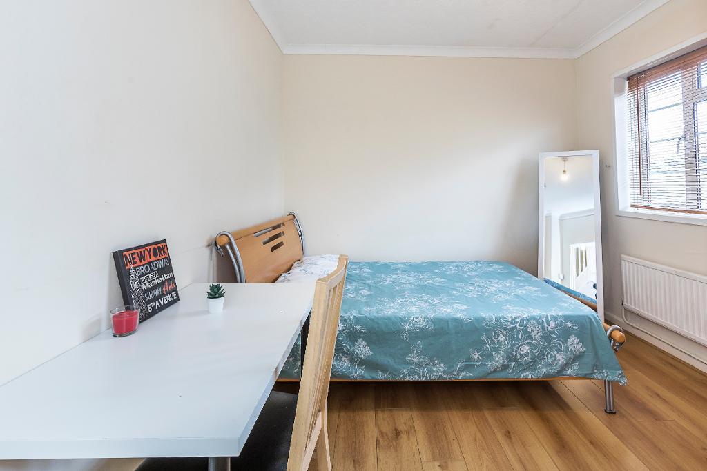 5 Bedroom Terraced to Rent in London, E14 7QY