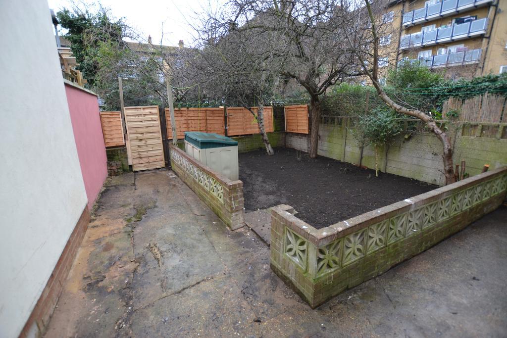 1 Bedroom House Share to Rent in London, E1 4AU