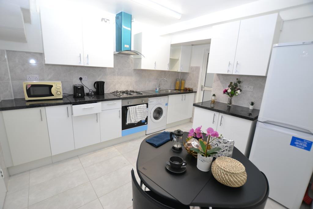 1 Bedroom House Share to Rent in London, E1 4AU