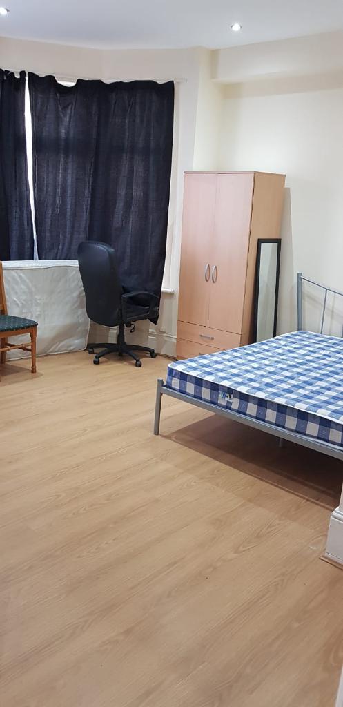 7 Bedroom Semi-Detached to Rent in London, IG1 4AR