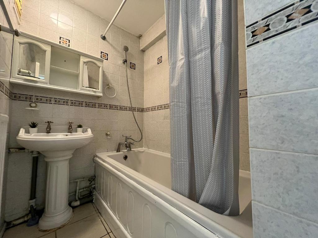 3 Bedroom Flat to Rent in London, E1 5BG