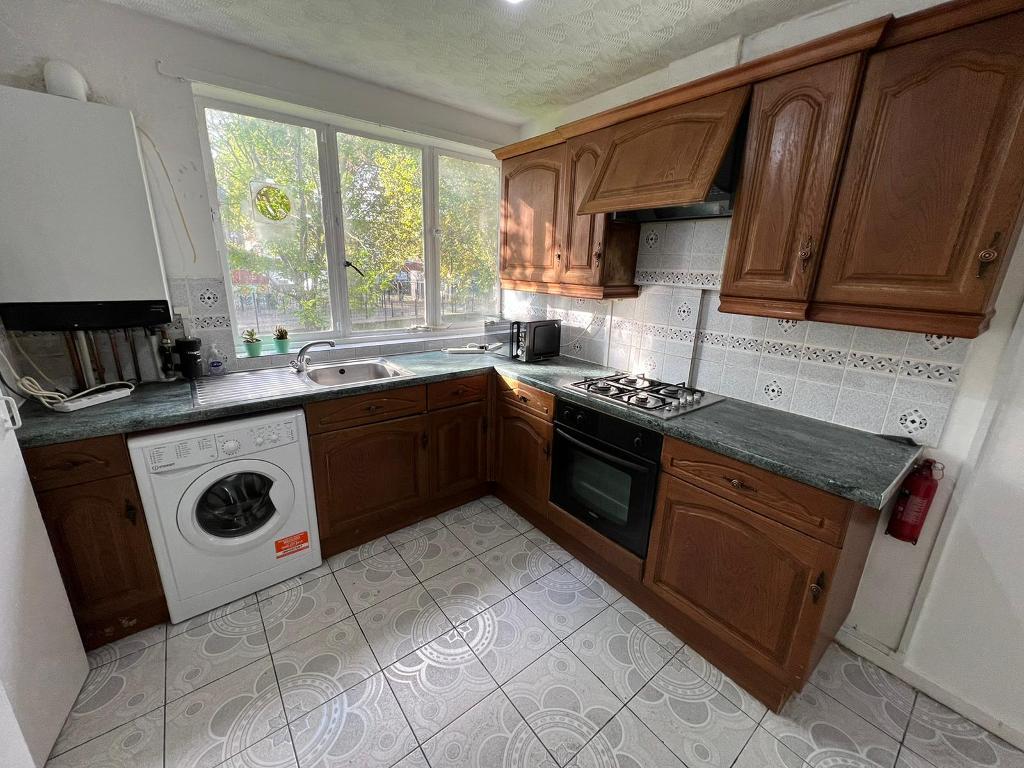 3 Bedroom Flat to Rent in London, E1 5BG