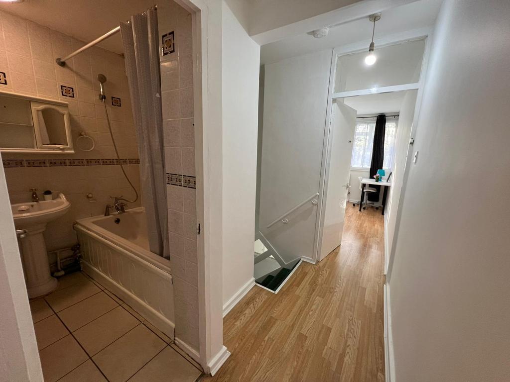 3 Bedroom Flat to Rent in London, E1 5BG