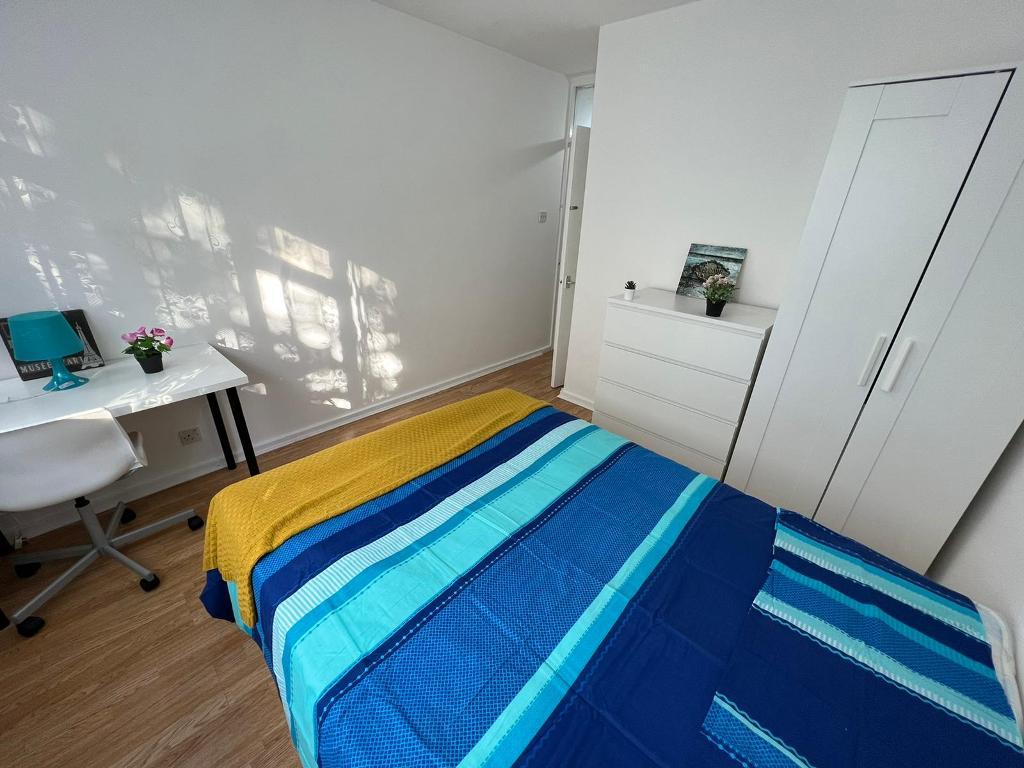 3 Bedroom Flat to Rent in London, E1 5BG