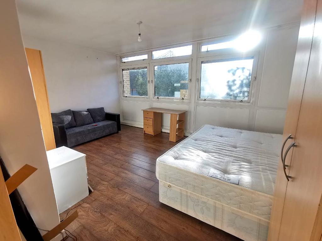 4 Bedroom Maisonette to Rent in London, E1 2NN