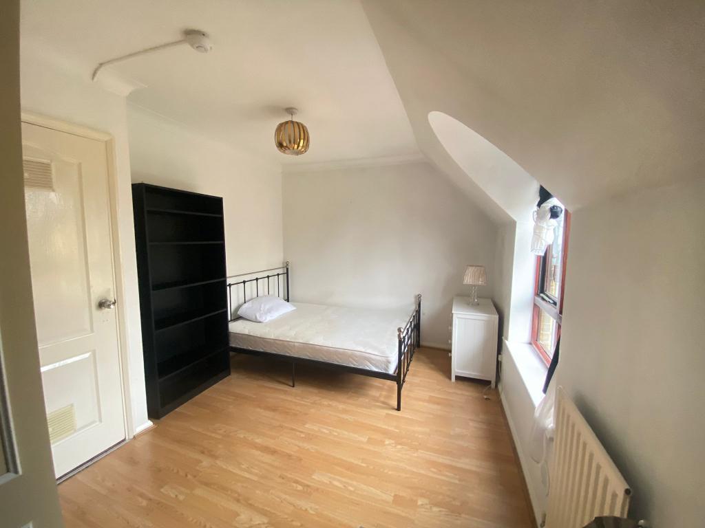 5 Bedroom Terraced to Rent in London, E1W 2JP