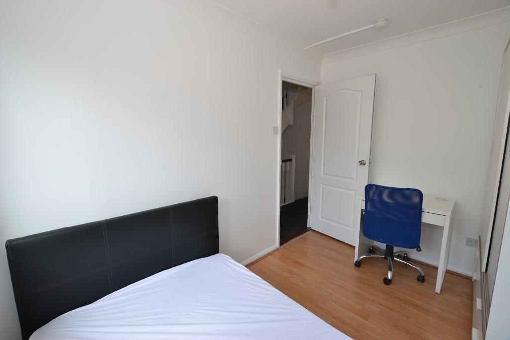 5 Bedroom Terraced to Rent in London, E1W 2JP