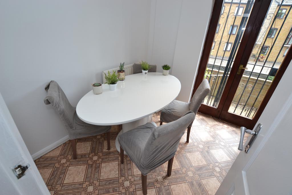 5 Bedroom Terraced to Rent in London, E1W 2JP