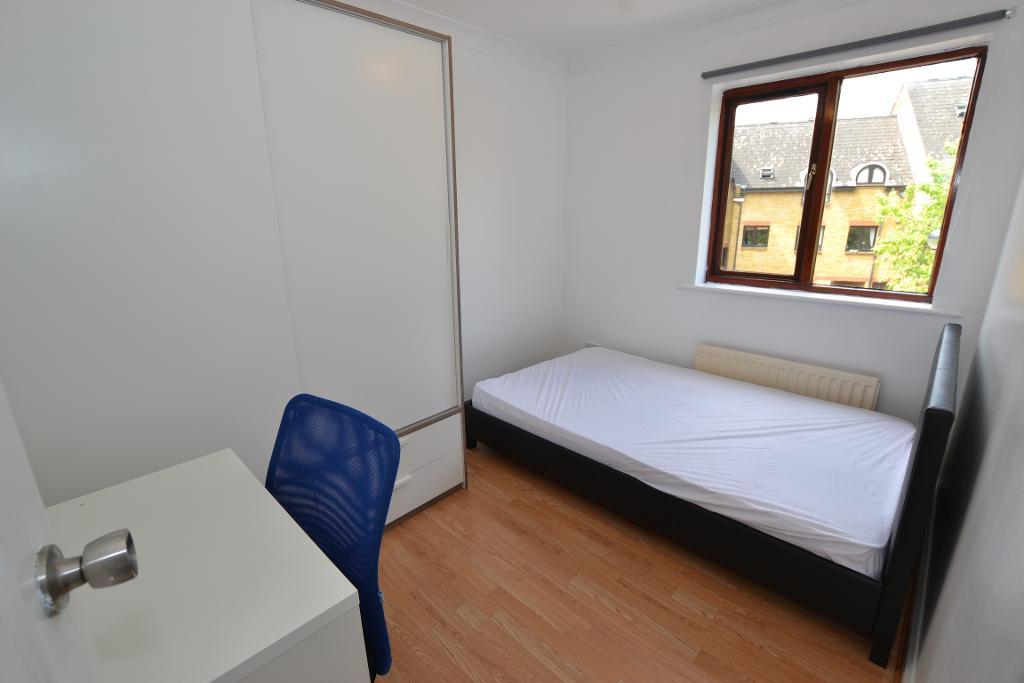 5 Bedroom Terraced to Rent in London, E1W 2JP