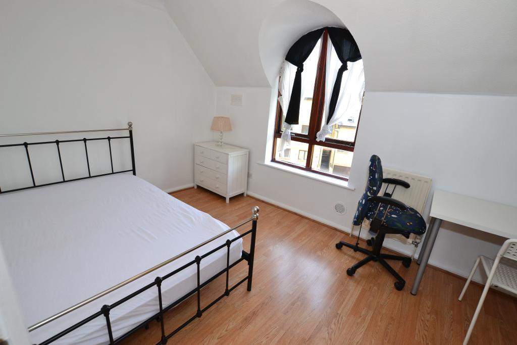 5 Bedroom Terraced to Rent in London, E1W 2JP
