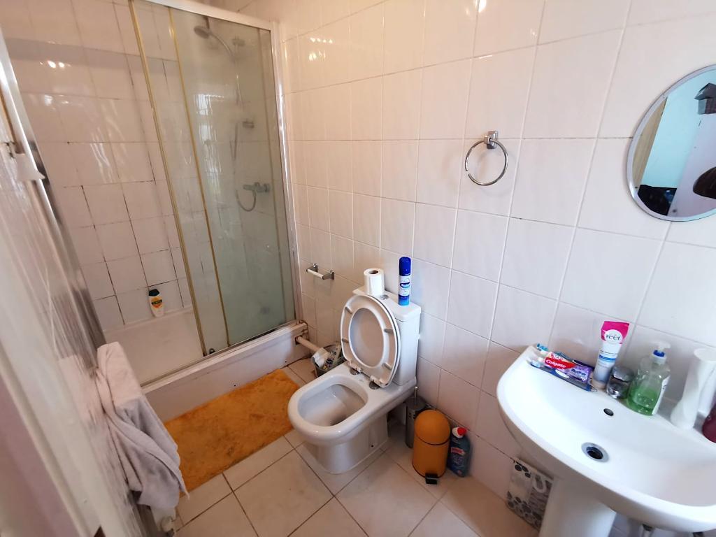 1 Bedroom House Share to Rent in London, E15 1AU
