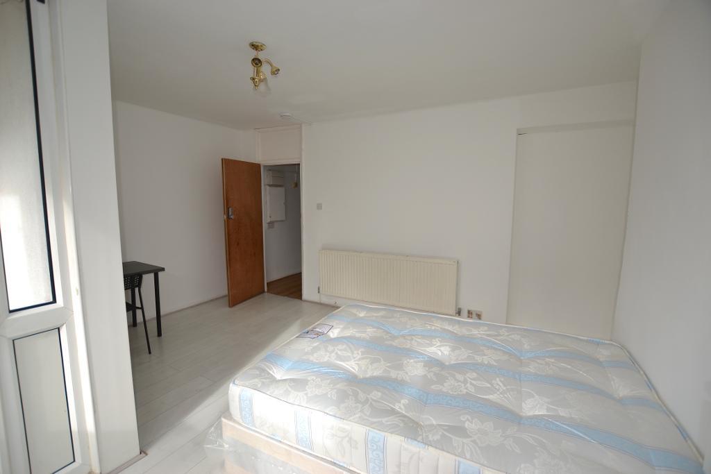 4 Bedroom Maisonette to Rent in London, E14 6BQ