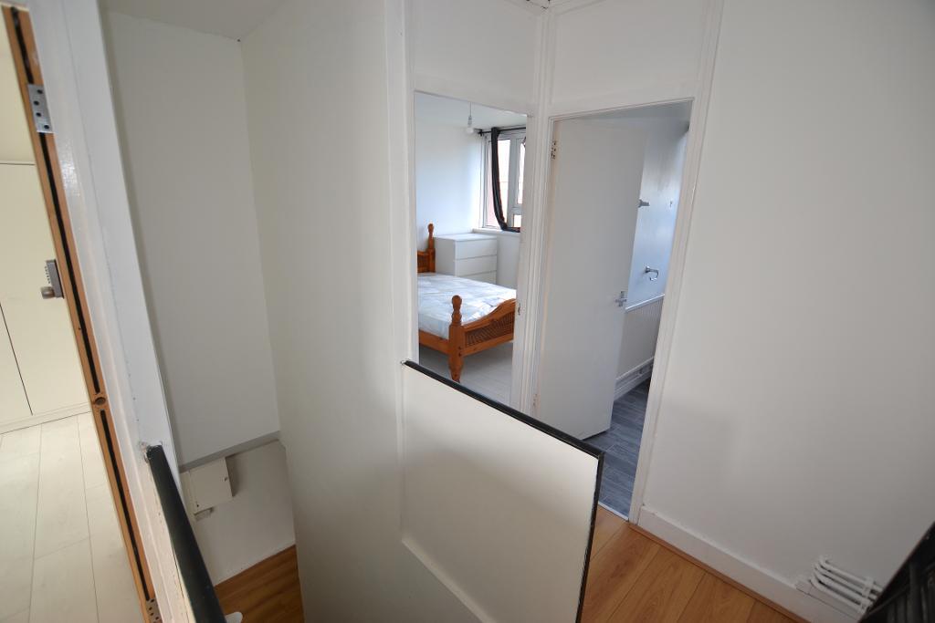 4 Bedroom Maisonette to Rent in London, E14 6BQ