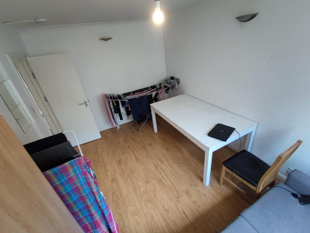 1 Bedroom Flat Share to Rent in London, E2 0HT