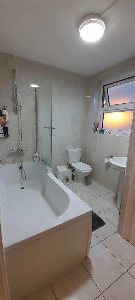 1 Bedroom Flat Share to Rent in London, E2 0HT