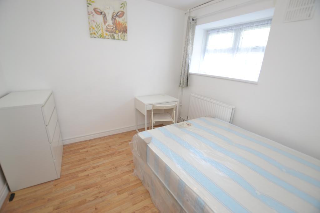1 Bedroom Flat Share to Rent in London, E14 8HE