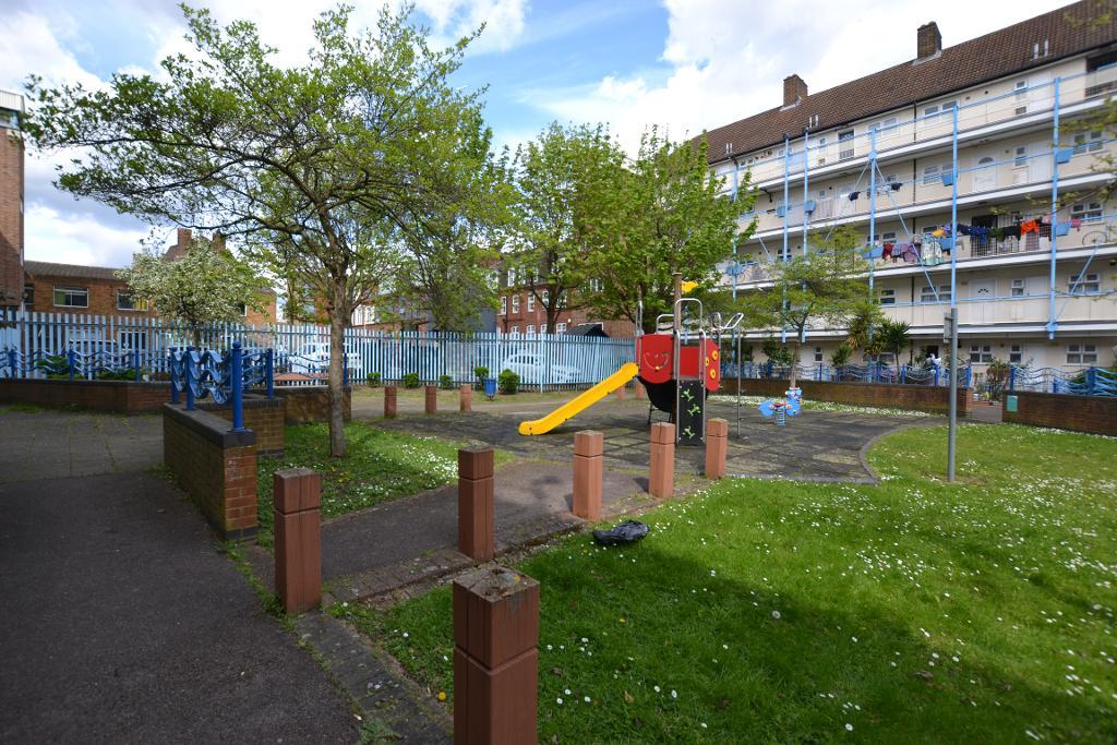 1 Bedroom Flat Share to Rent in London, E14 8HE