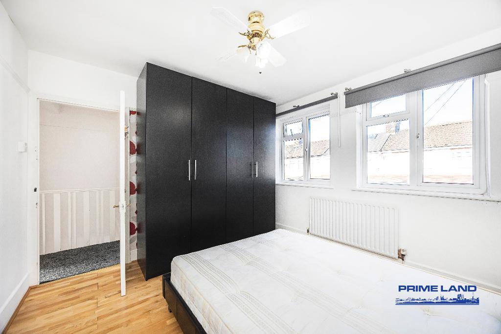 3 Bedroom End Terraced for Sale in London, E6 3SJ