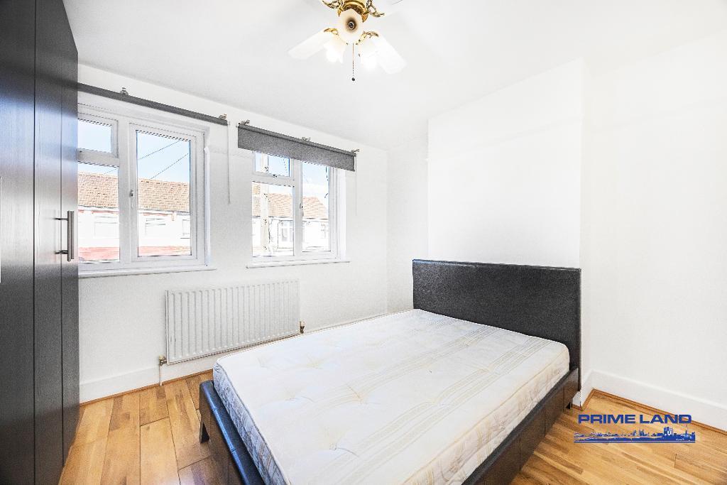 3 Bedroom End Terraced for Sale in London, E6 3SJ