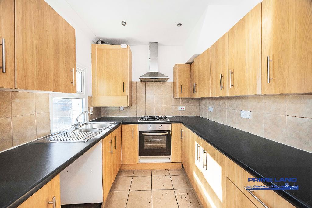 3 Bedroom End Terraced for Sale in London, E6 3SJ