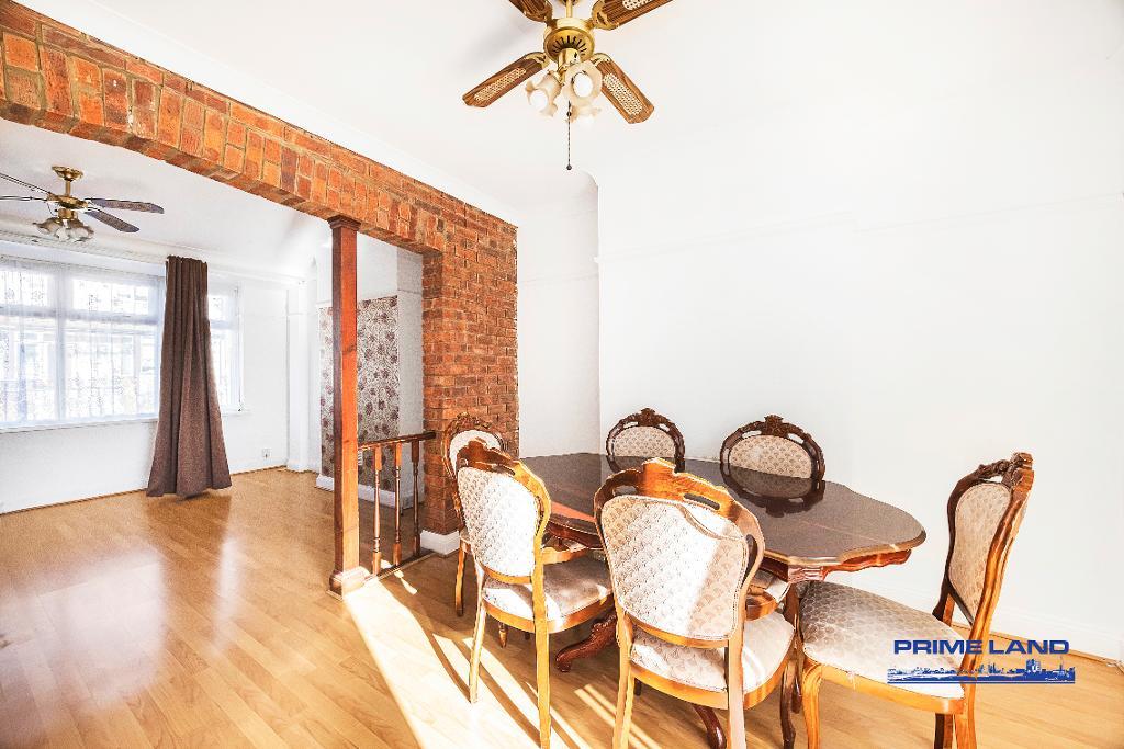 3 Bedroom End Terraced for Sale in London, E6 3SJ