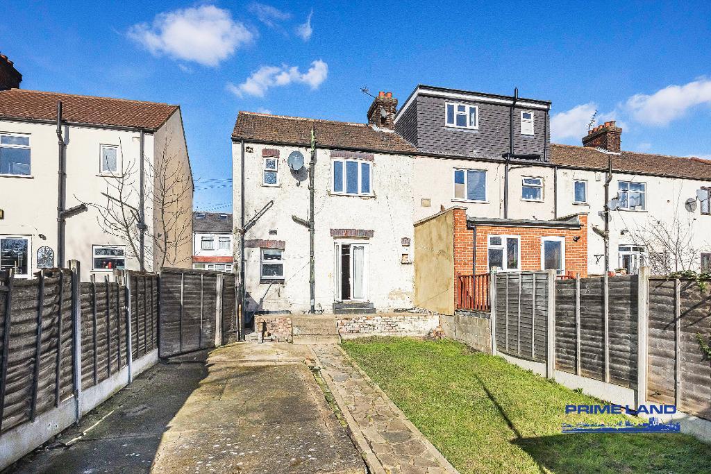 3 Bedroom End Terraced for Sale in London, E6 3SJ