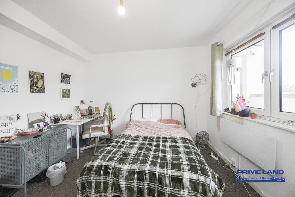 1 Bedroom Flat for Sale in London, IG11 0LS