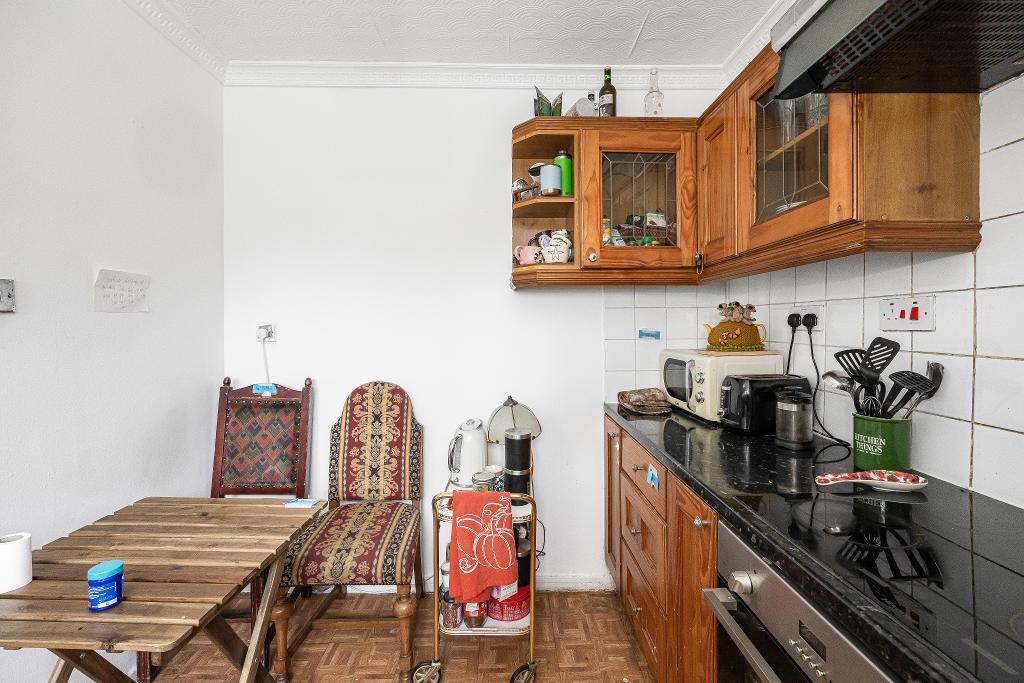 1 Bedroom Flat for Sale in London, IG11 0LS
