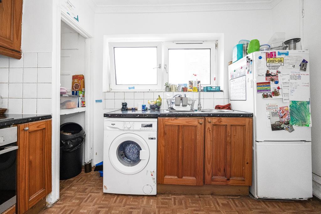 1 Bedroom Flat for Sale in London, IG11 0LS