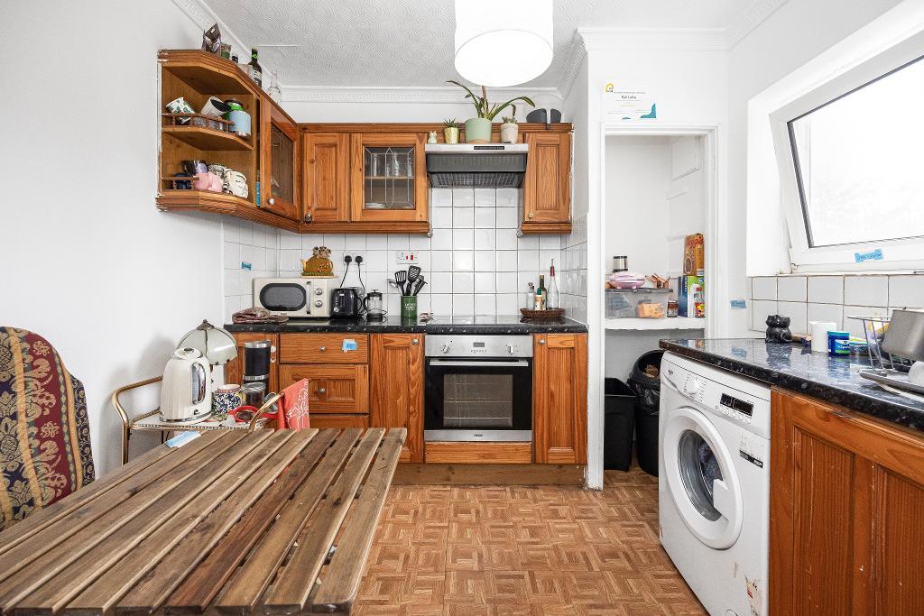 1 Bedroom Flat for Sale in London, IG11 0LS