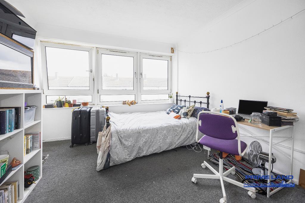 1 Bedroom Flat for Sale in London, IG11 0LS