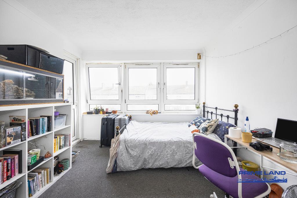 1 Bedroom Flat for Sale in London, IG11 0LS