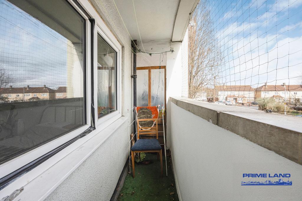 1 Bedroom Flat for Sale in London, IG11 0LS