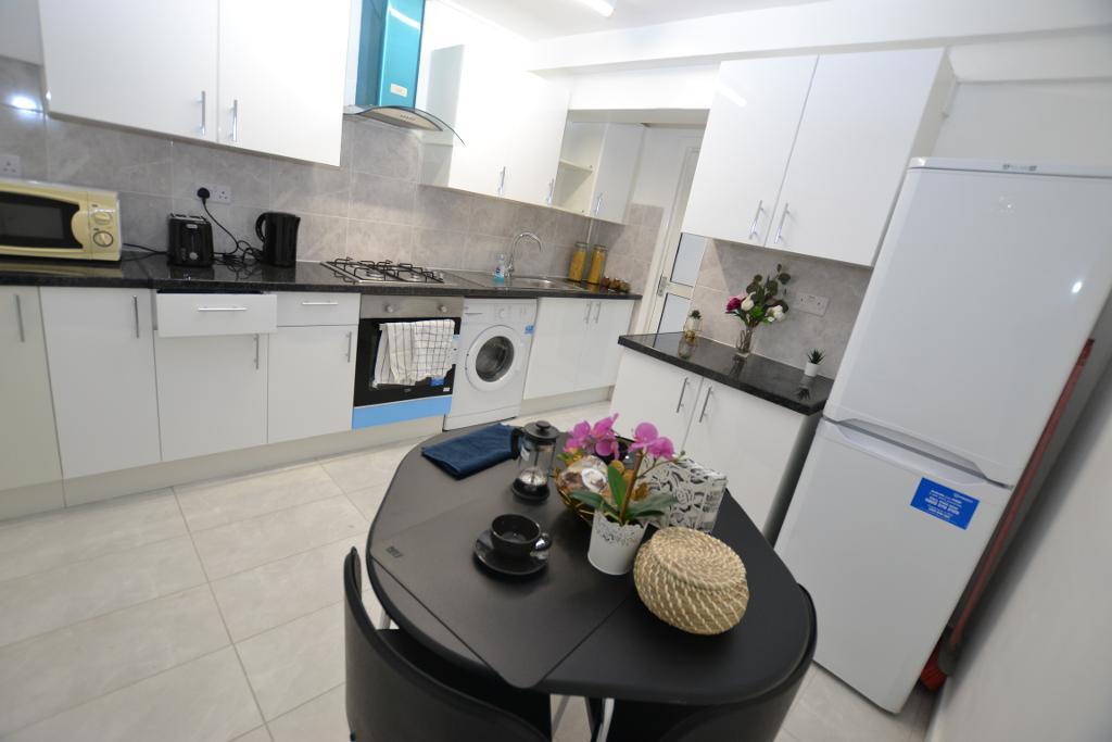 1 Bedroom House Share to Rent in London, E1 4AU