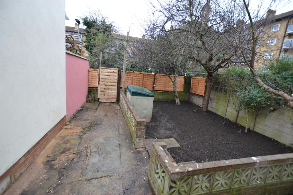 1 Bedroom House Share to Rent in London, E1 4AU