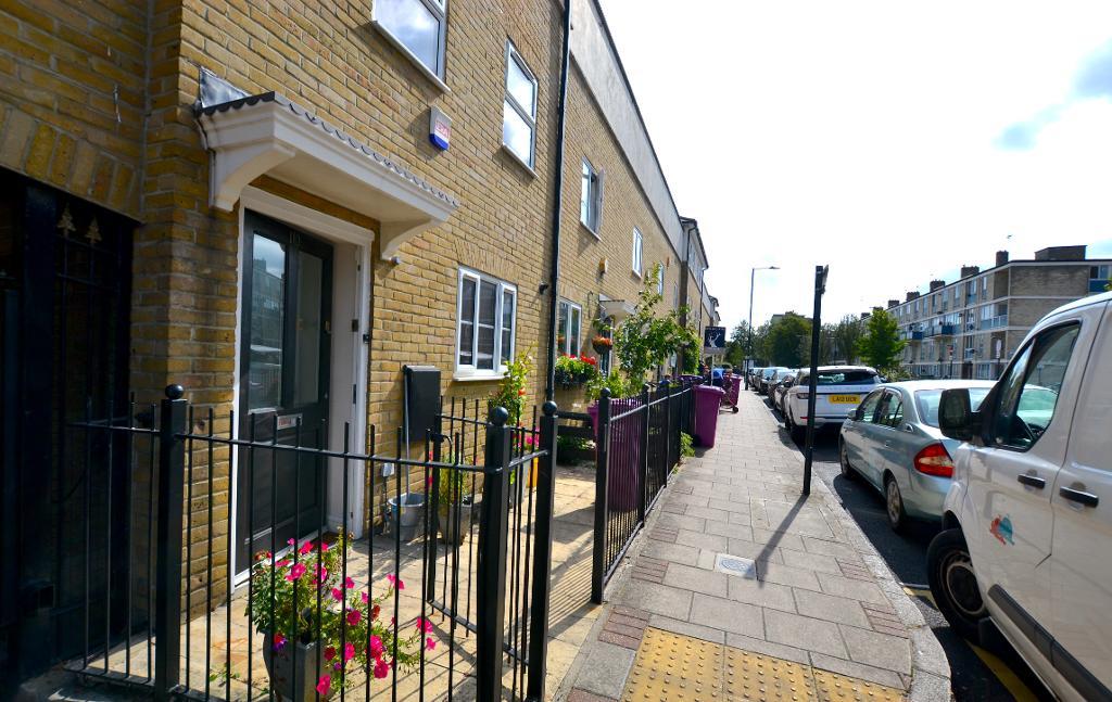 5 Bedroom End Terraced to Rent in London, E1 3HY