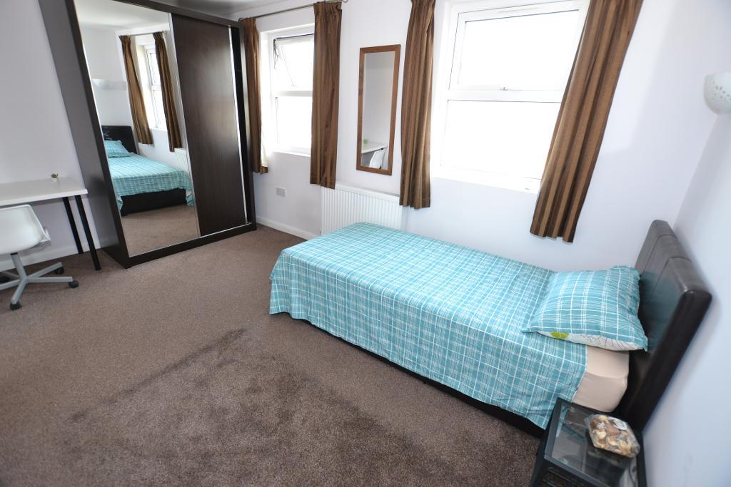 5 Bedroom End Terraced to Rent in London, E1 3HY