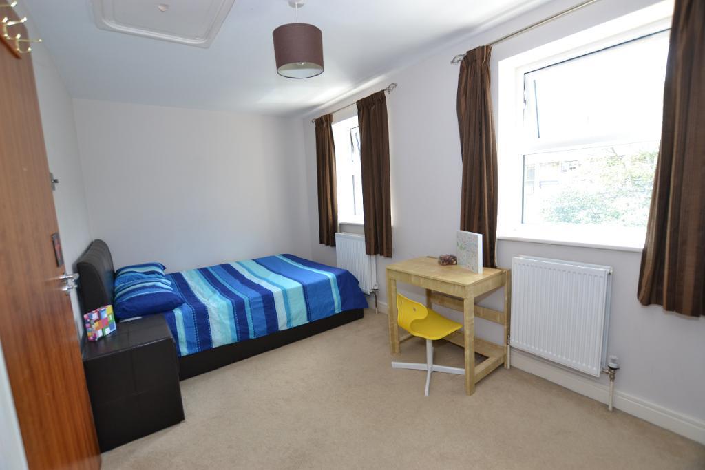 5 Bedroom End Terraced to Rent in London, E1 3HY