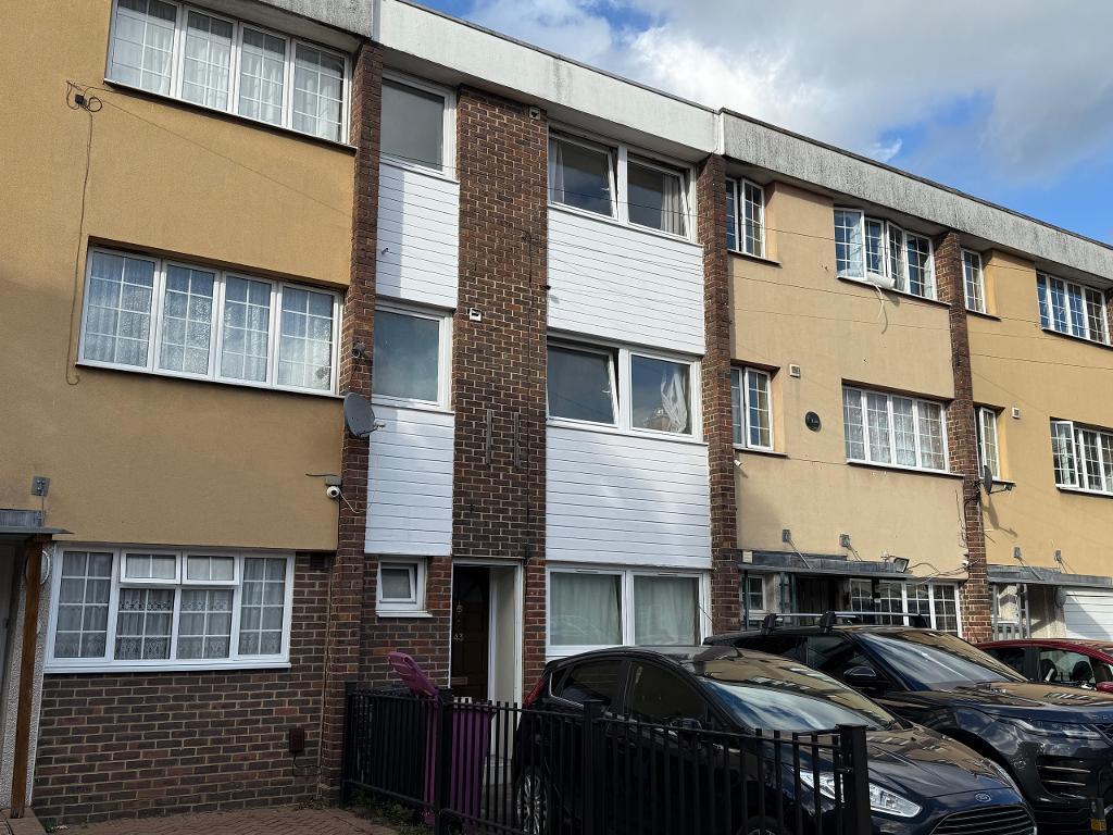 6 Bedroom Terraced to Rent in London, E14 7RS